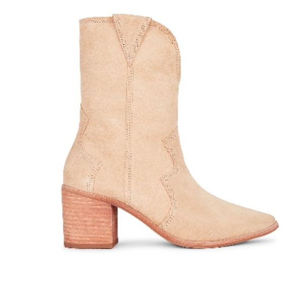 Boots - Picture 3 of 4